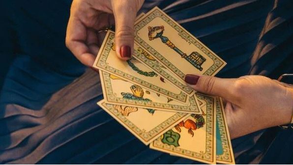 Phân tích các trải bài công việc phổ biến và ý nghĩa từng lá bài