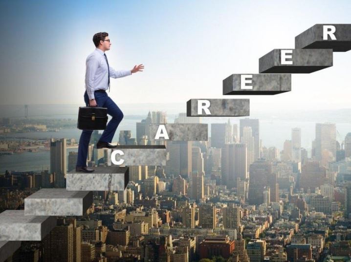 Bói thăng tiến trong công việc là gì? Khi nào nên bói công danh?